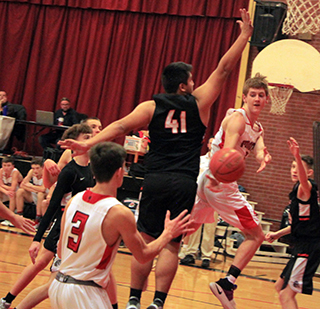 Cole Schlader drops a pass back to Wyatt Ross for an easy lay-up against Troy.