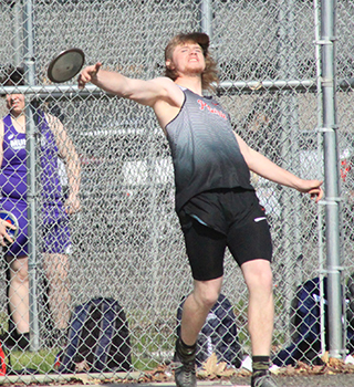 Shane Hanson in the discus at Lapwai.