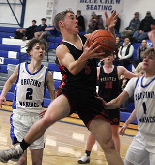 Levi Gehring in the lane at Orofino. In the background is Nate Forsmann.